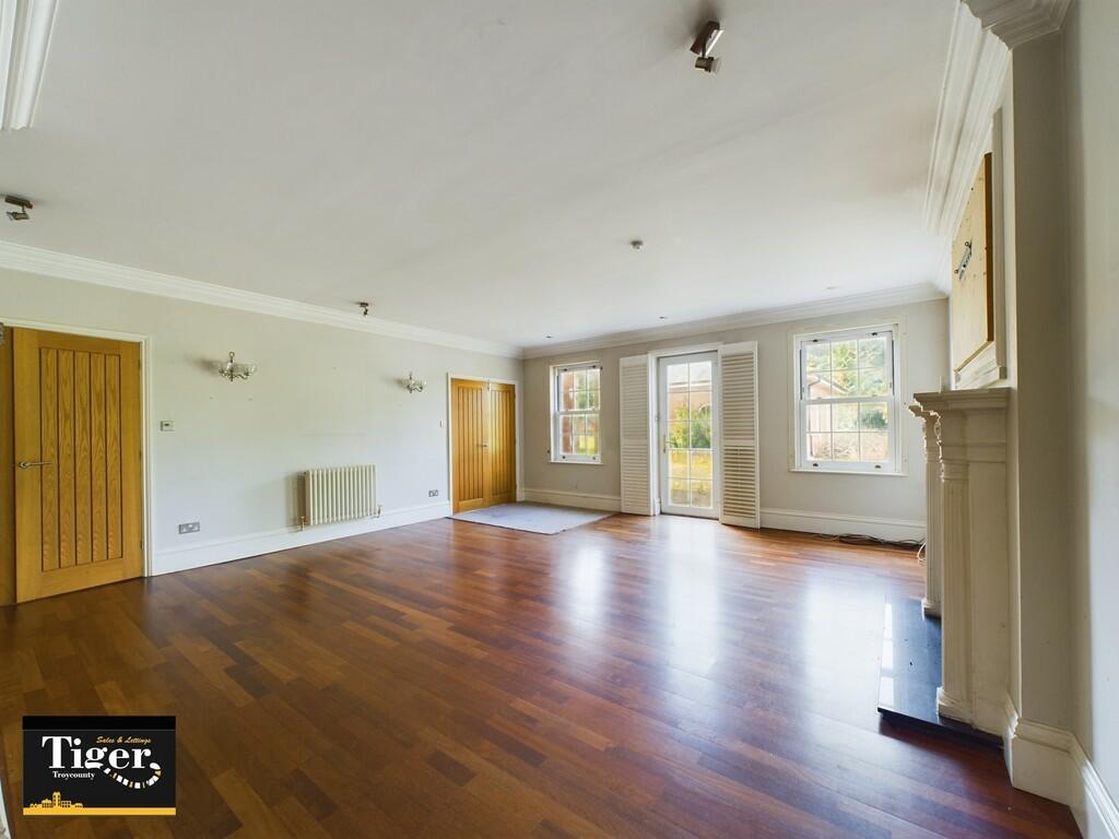 CAM02176G0-PR0329...