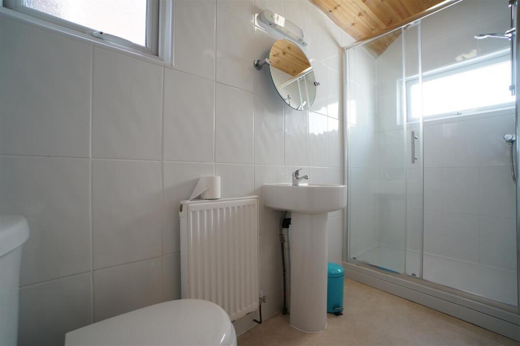 8CollegeRoad_Bathroom2.JPG