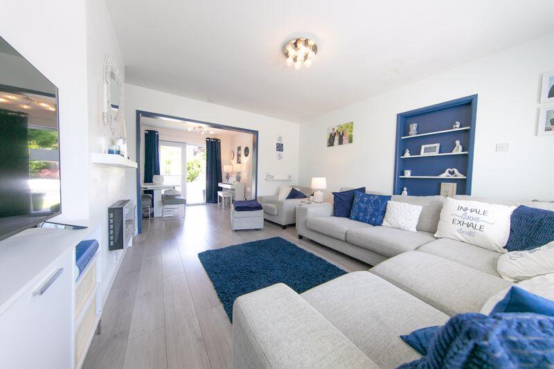 Lounge &amp; dining room