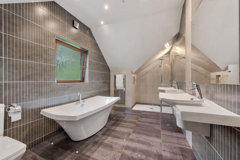 En suite ( Master bedroom )