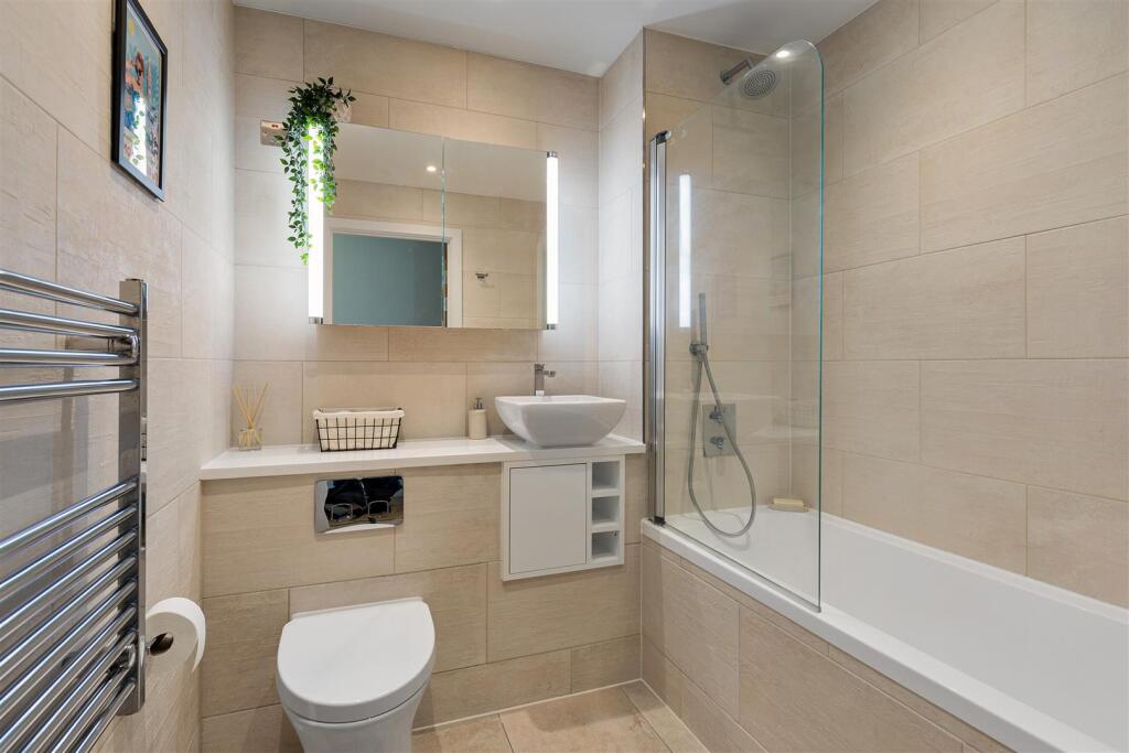 Station Approach, Hoe Street E17