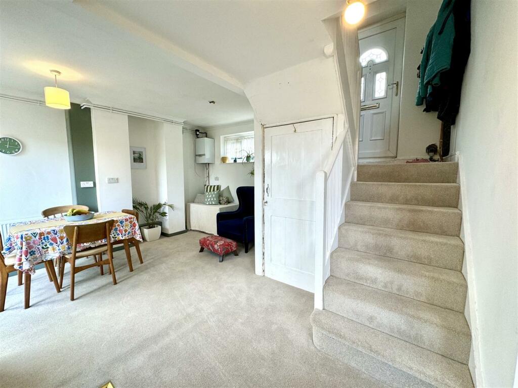 FAMILY/DINING AREA