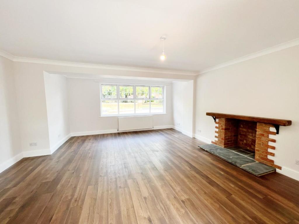 Lounge 1.jpg