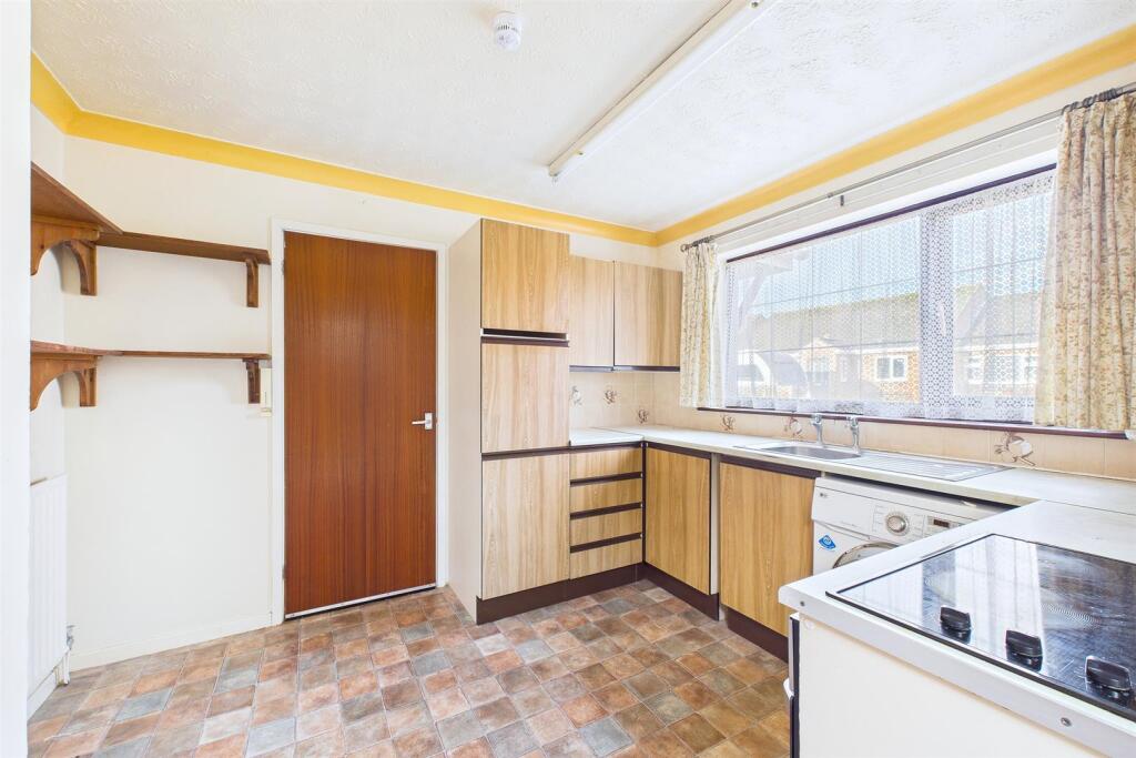 Kitchen 2.jpg