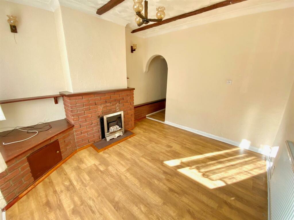 SITTING ROOM.jpg