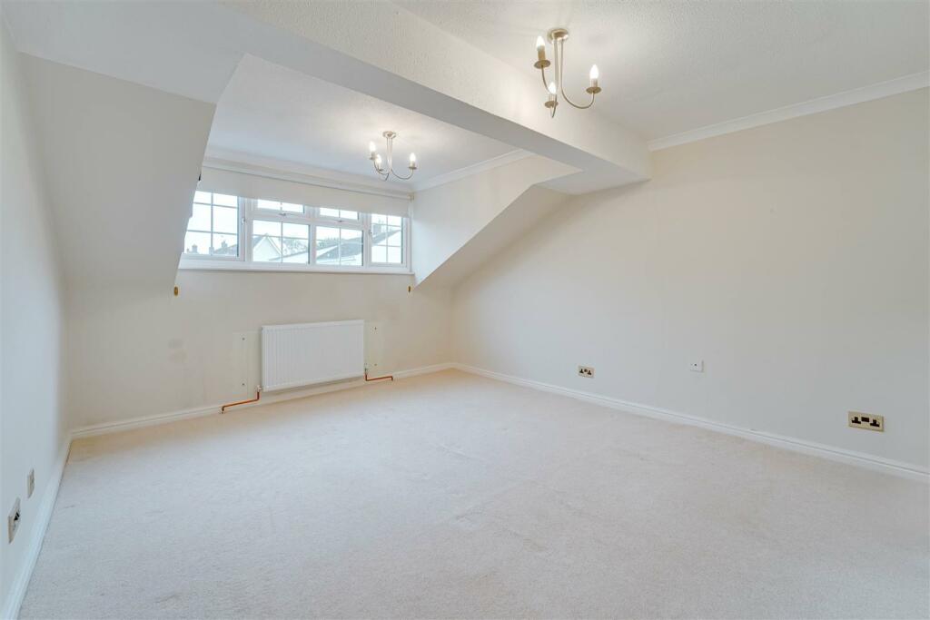 Santis House, 24 Tithe Cl, Gazeley-26.jpg