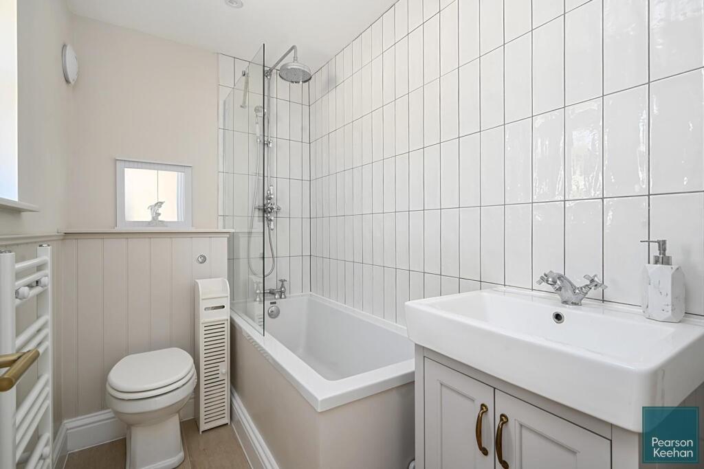 bungalow 4 134 cresent drive north-bn2 (18).jpg