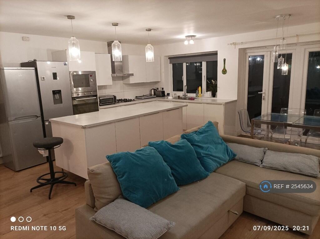 Open Plan Kitchen/.Living