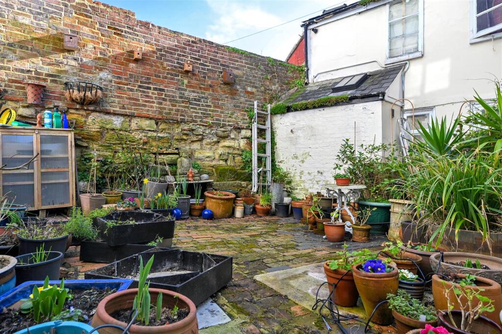 11 Hill Street TN34 (8).jpeg