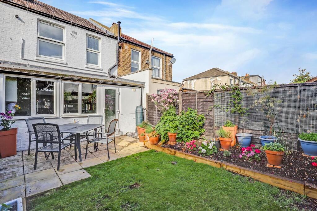 03-e649JHPropWorld - 35 Percy Road - 8-medium.jpg
