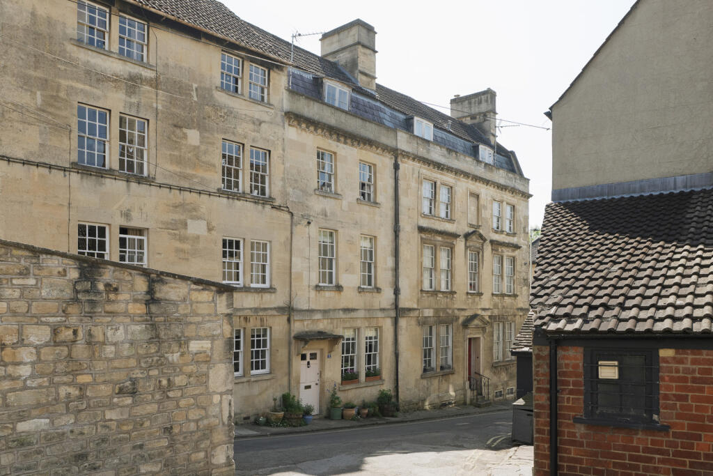 280651 - 12 Whiteheads Lane ph52 copy.jpg