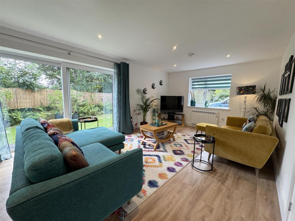 Sitting Room Area