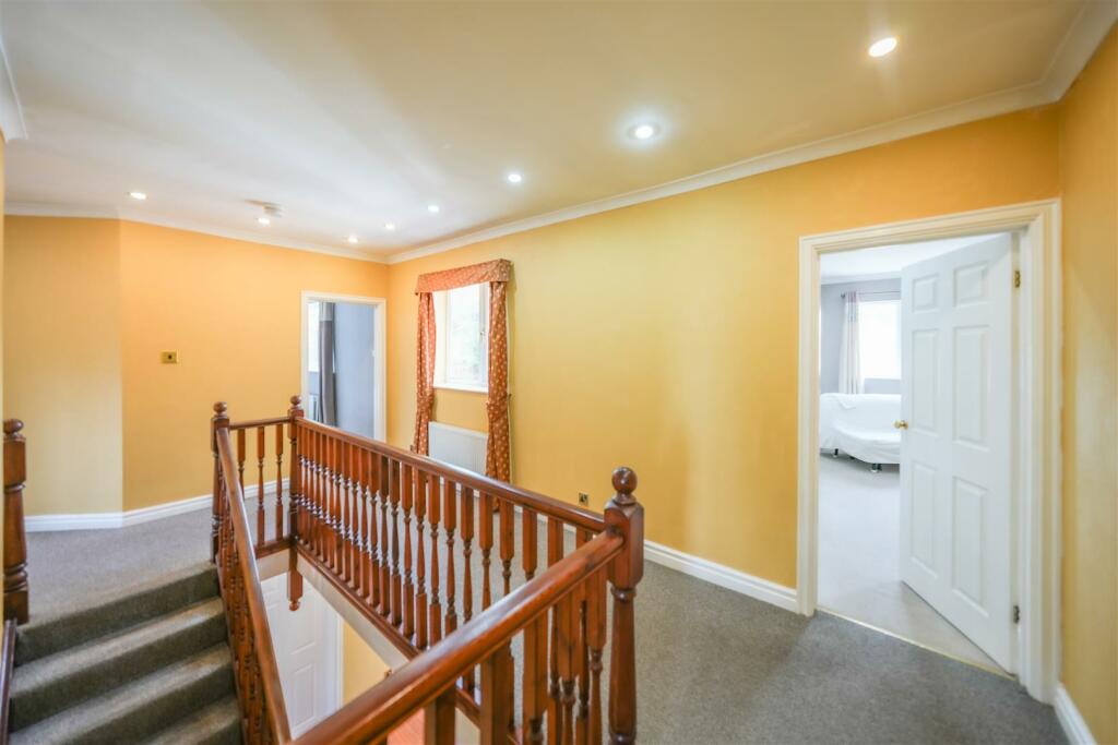 FIRST FLOOR - GALLERIED LANDING