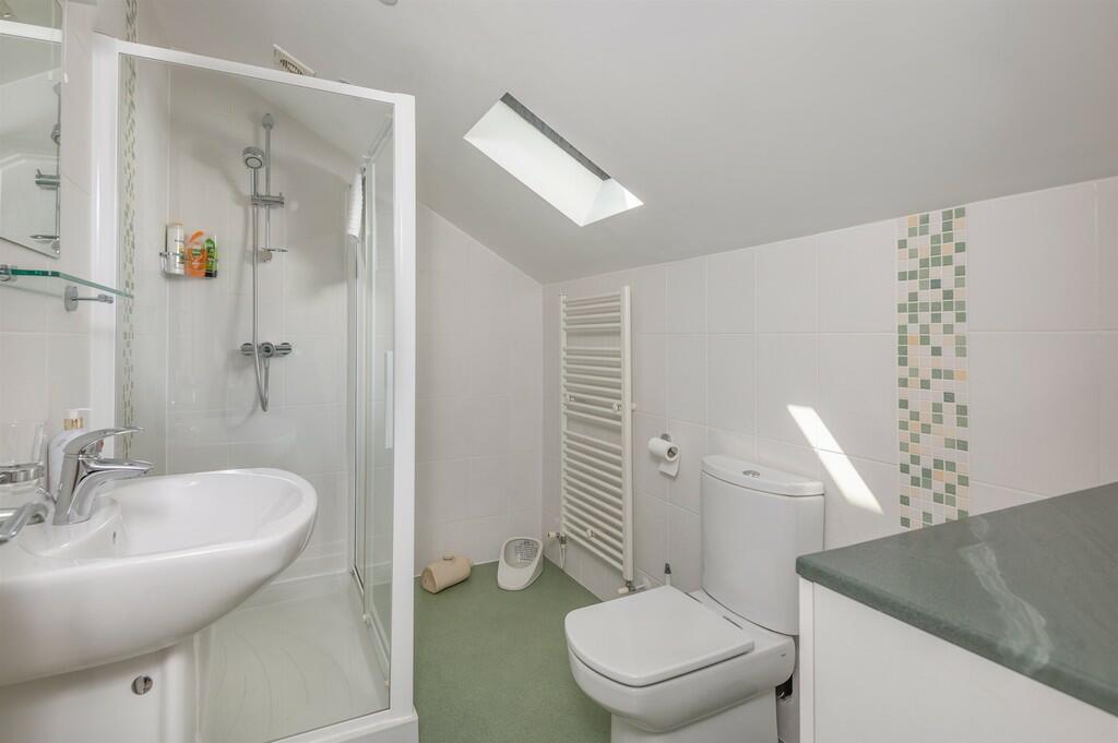 En-suite Shower R...