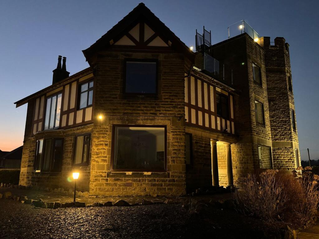 CASTLE MANOR