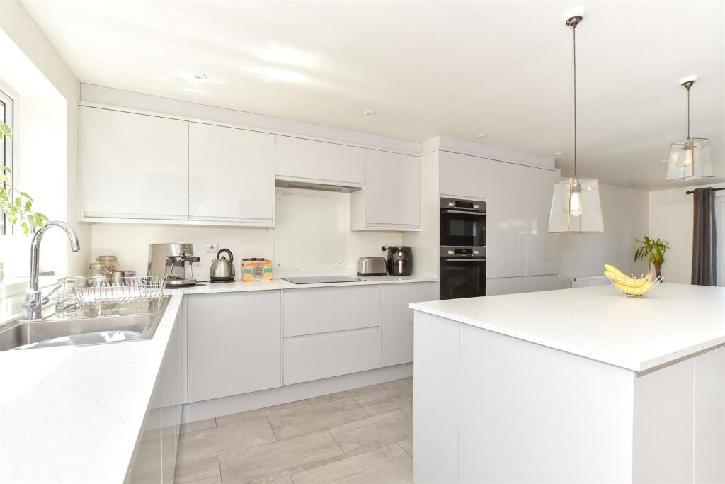 Lounge/Kitchen