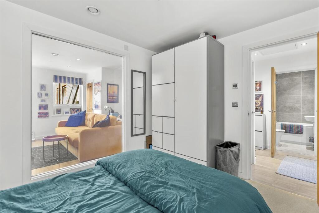 11 Tempus Court, Bellfield Road, HP13 5HA-2.jpg
