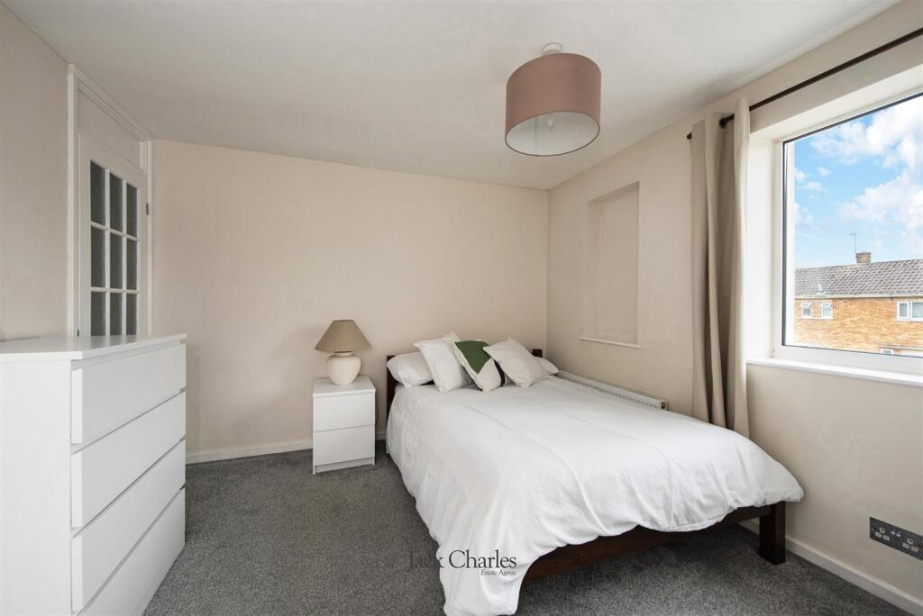 8 Twyford Rd, TN11 0HJ 010.jpg