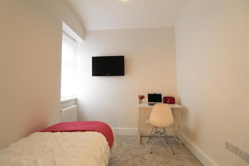 Bedroom 4 - 2.jpeg