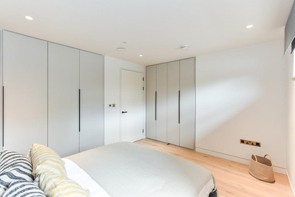 Flat 4 Carnaby Lo...