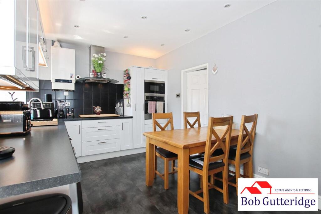 FULL WIDTH FITTED KITCHEN / DINING ROOM