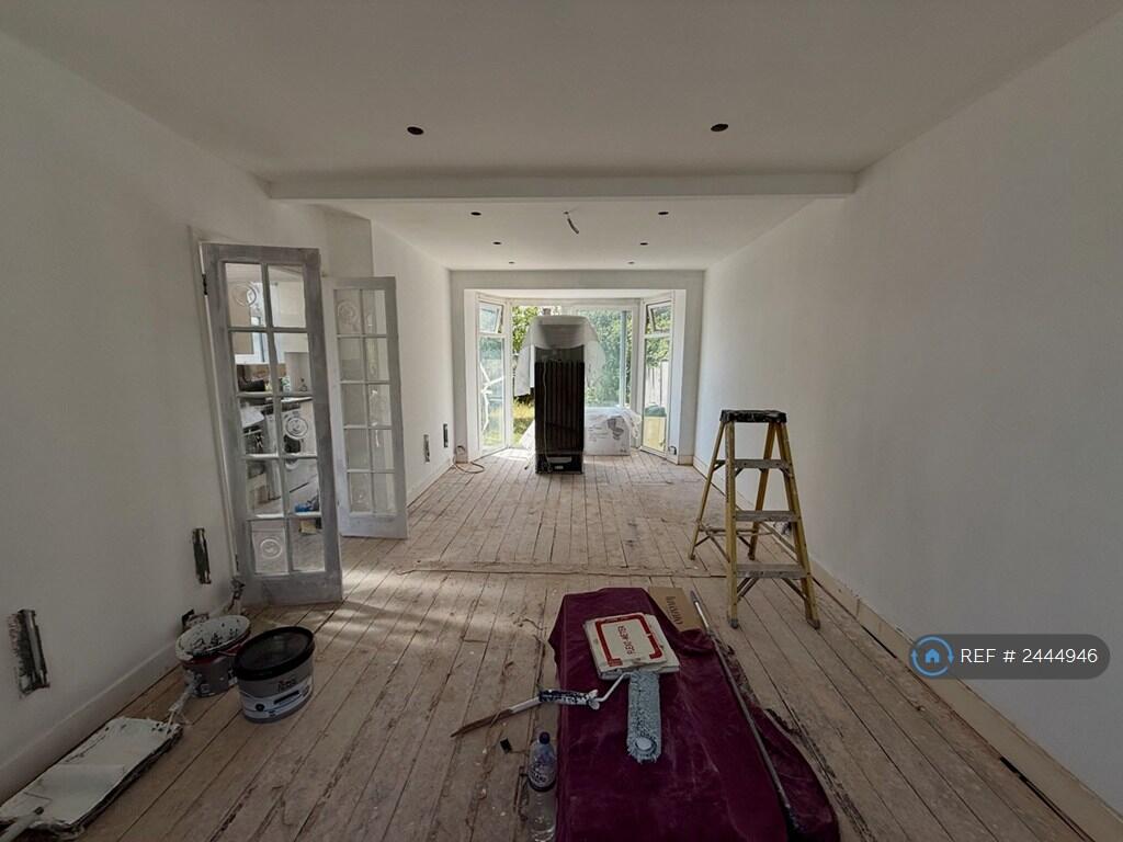 Through Lounge