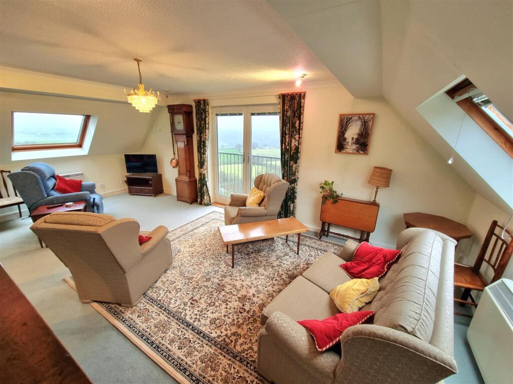 Sitting room 1.jpg