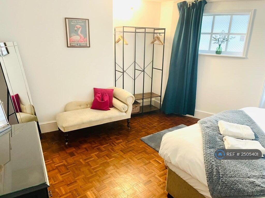Front Bedroom Reverse Pic