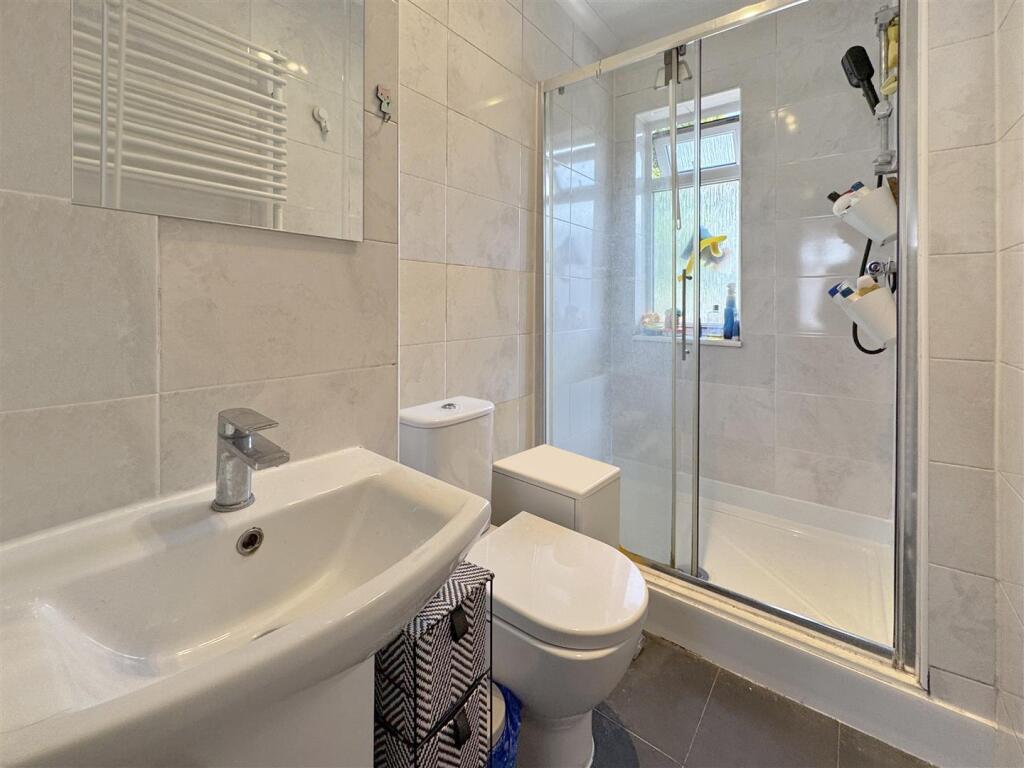 Shower Room_.jpg