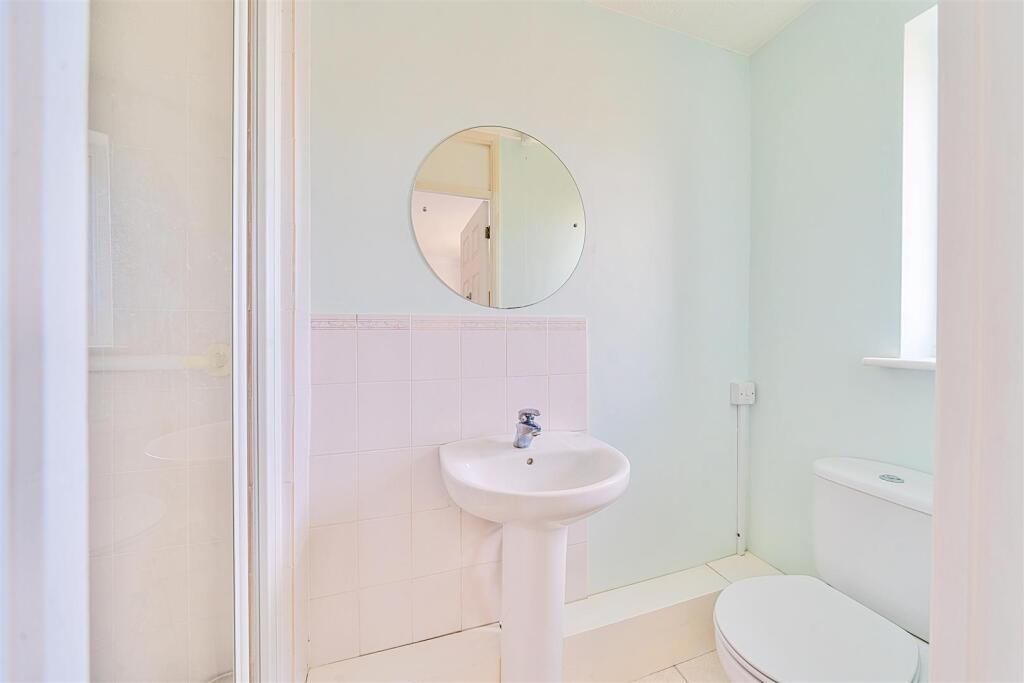 Spinney En-suite.jpg