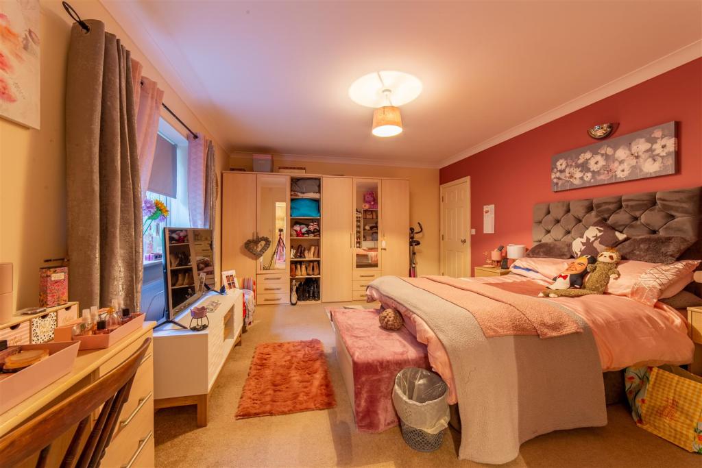 5 Snatchwood Court-2.jpg