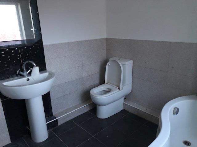 Bathroom3.jpg