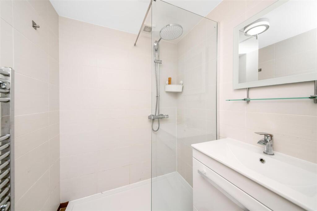 ANNEX SHOWER ROOM