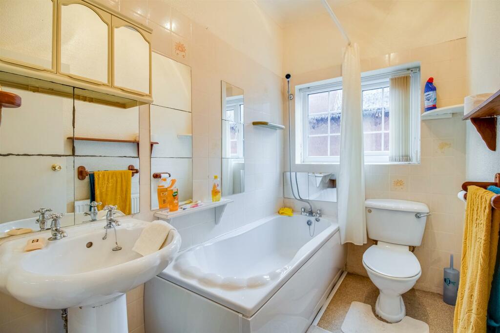 BATHROOM/W.C.