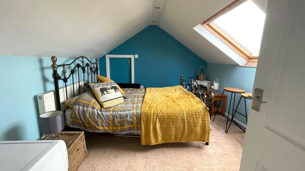 BEDROOM 2