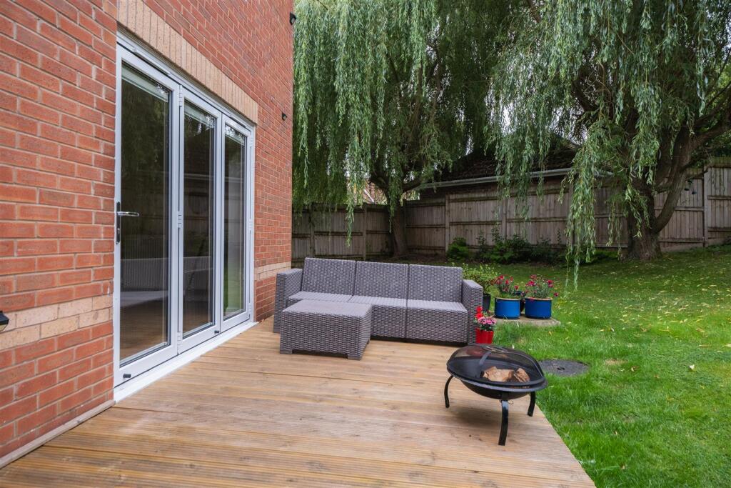 17 Woodham Close-053.jpg