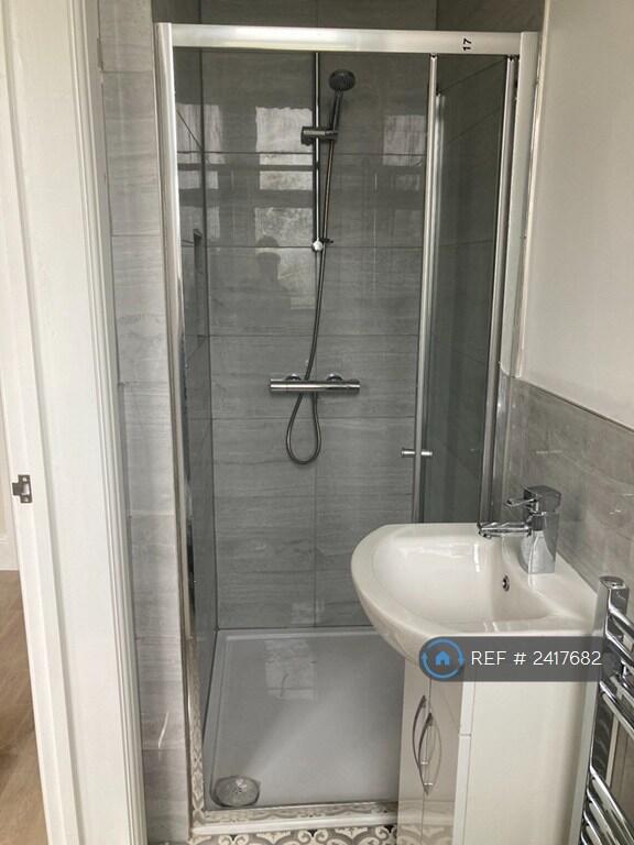 Newly Refurbished En Suite Bathroom