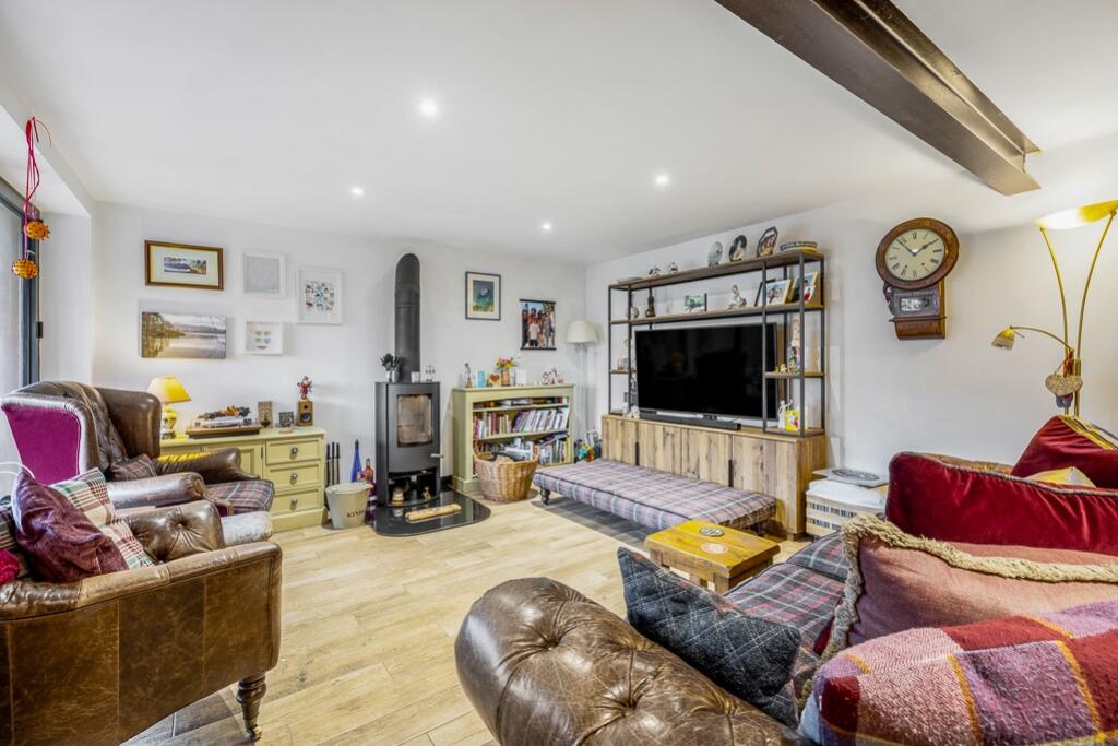 Flat 6 9 Cross O'Cliff Hill-9