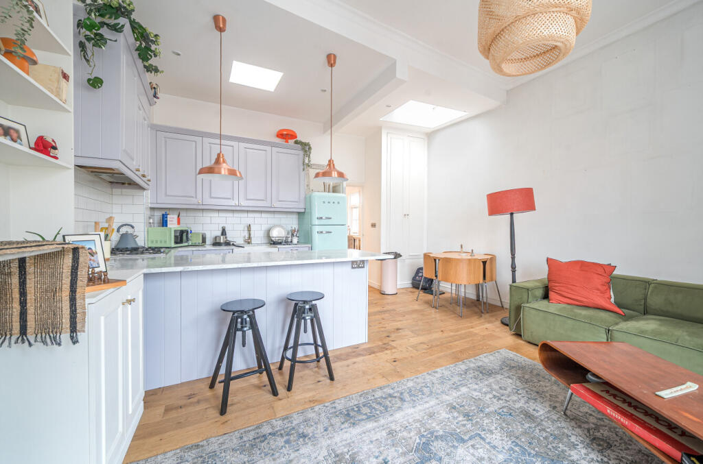 1370789-2-68f5f58...