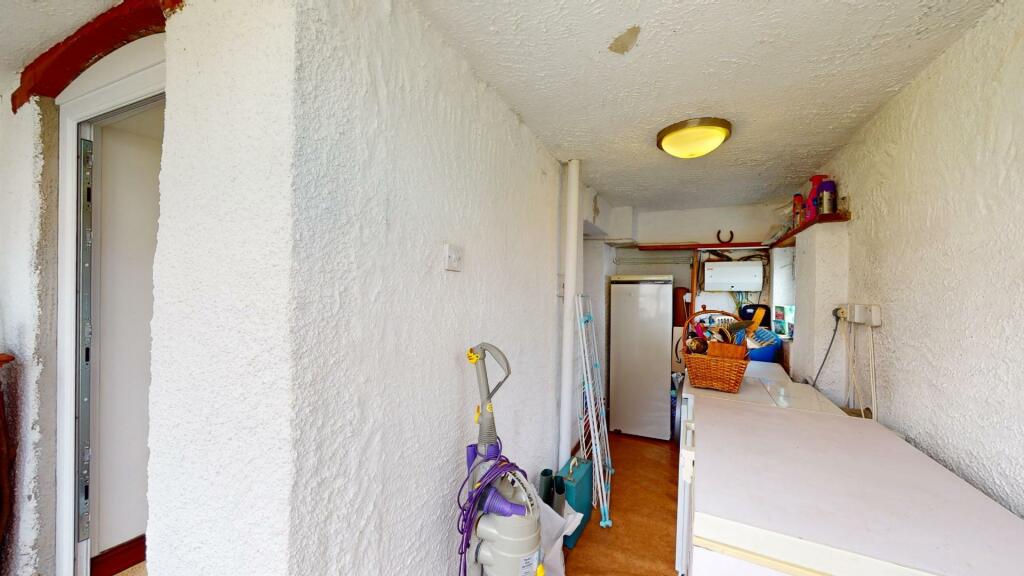 SIDE PORCH