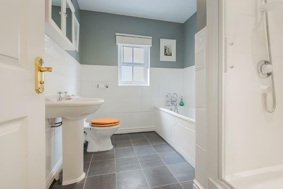 Family Bathoom.jpg