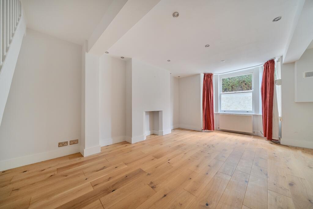 1370670-7-68f25b2...