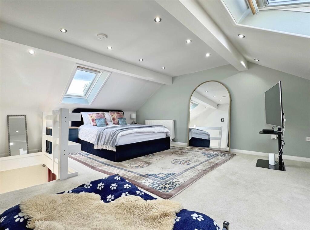 Master Bedroom.jpg