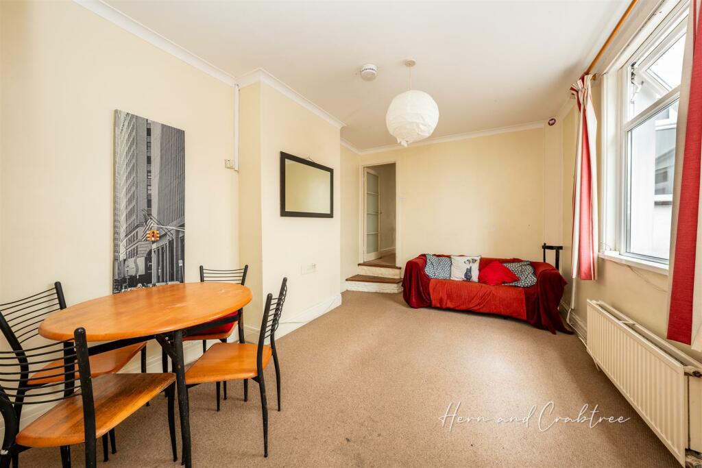 Summerfield Avenue, Cardiff, HernCrabtree (11).jpg