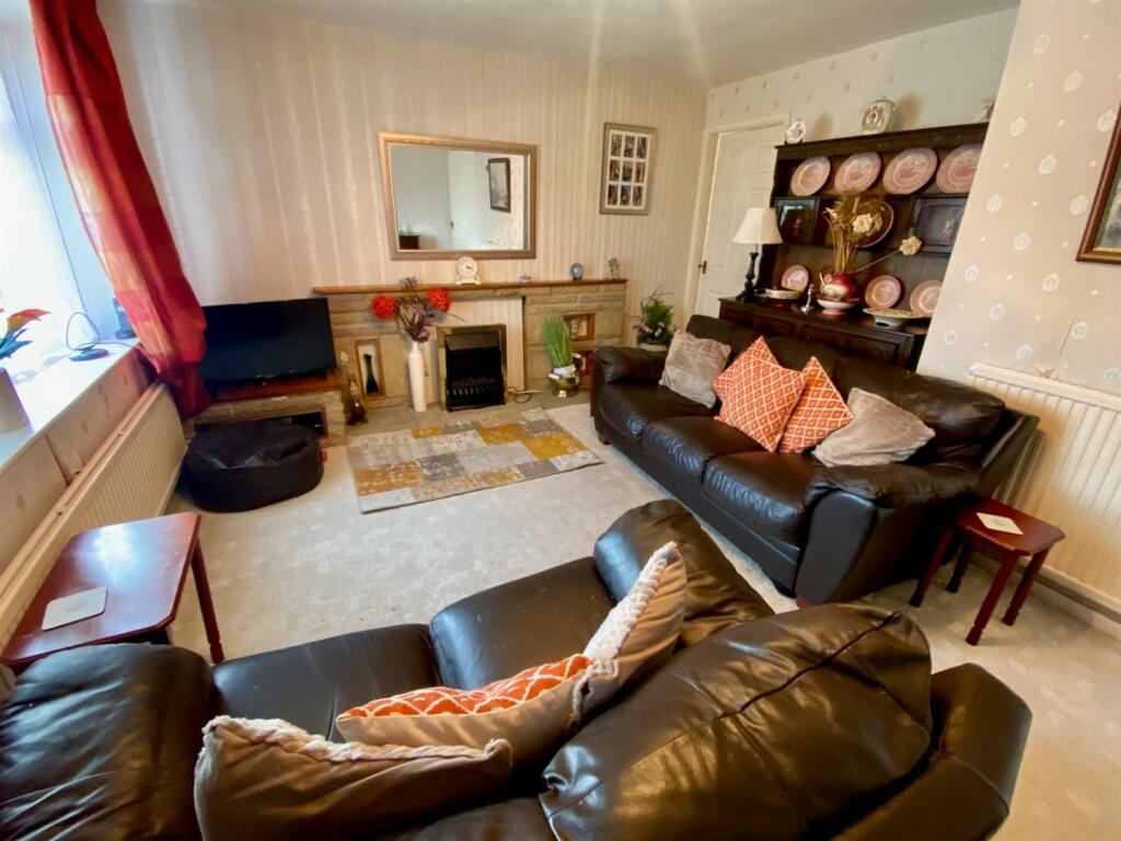 lounge 1.jpg
