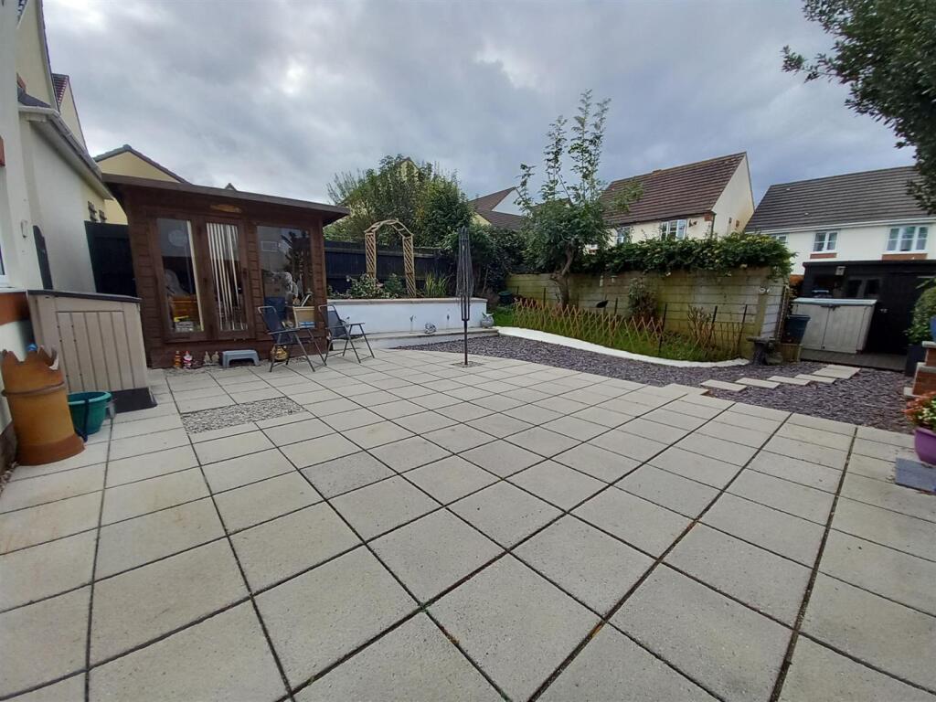 2 Maine Close Gdn.jpg