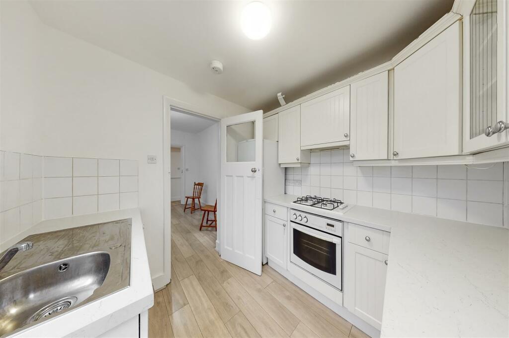 Kitchen 2.jpg