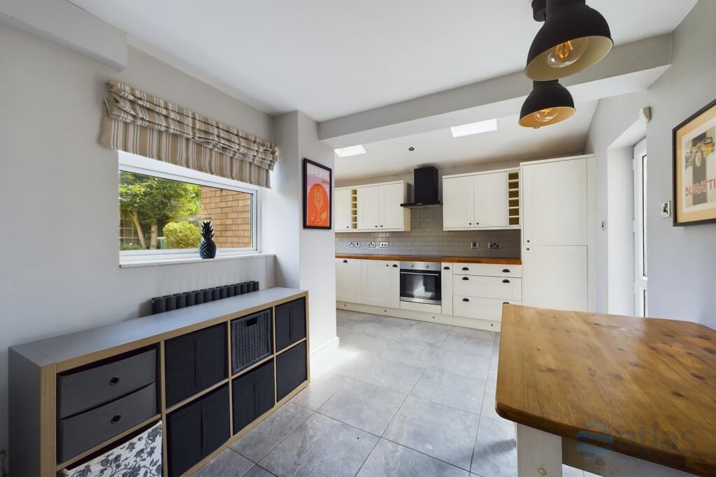 Kitchen/Dining Area