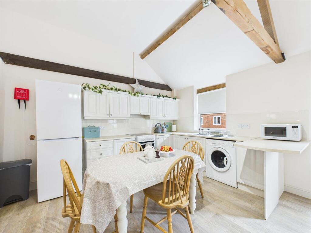 Hawthorn Reception Room / Kitchen