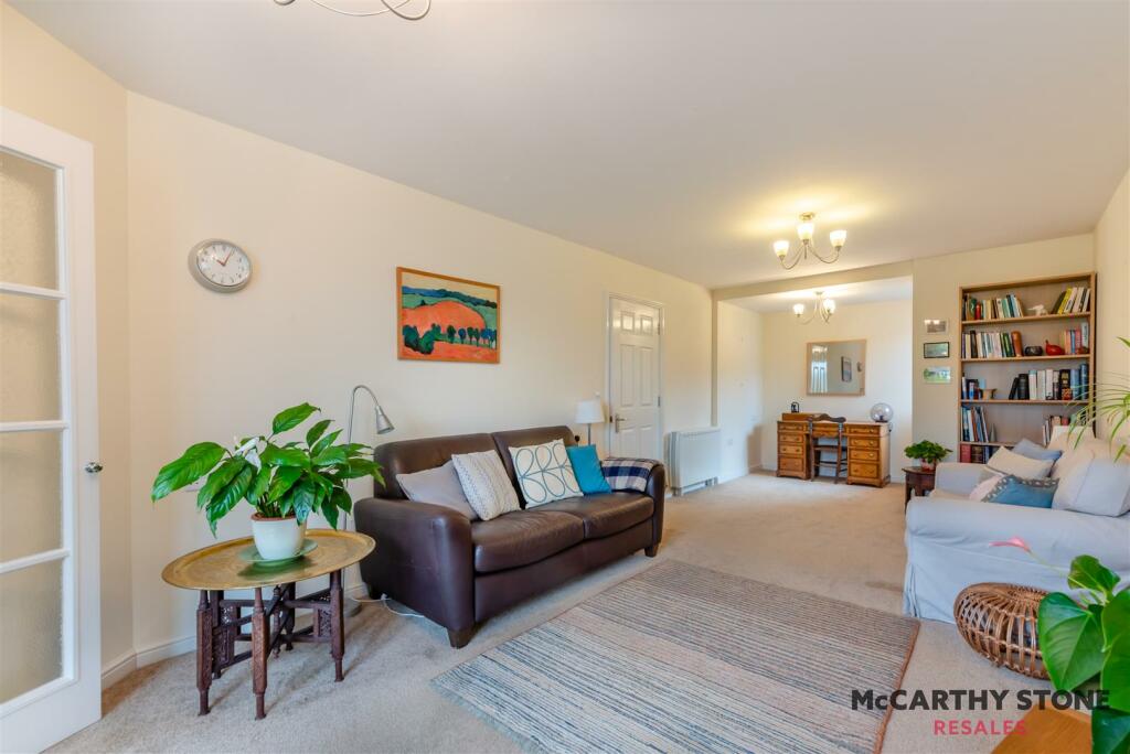 8609288-interior11.JPG